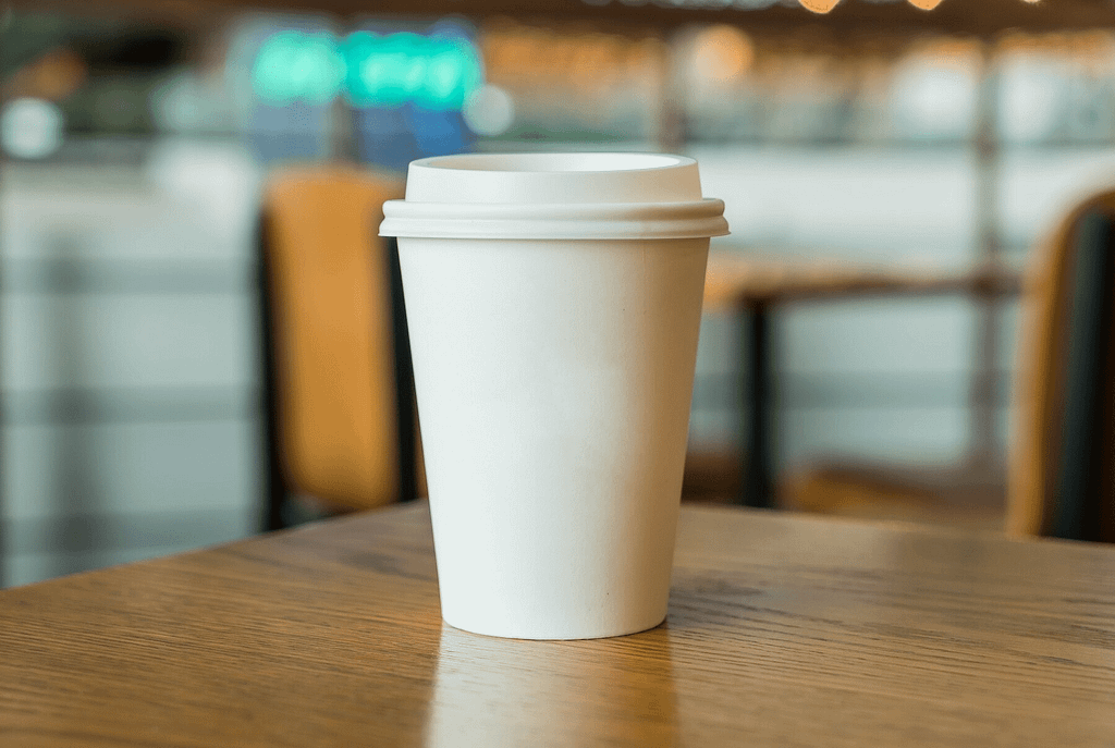 paper cup ramah lingkungan dalam berbagai ukuran dan desain, digunakan di kedai kopi, kantor, dan acara khusus.
